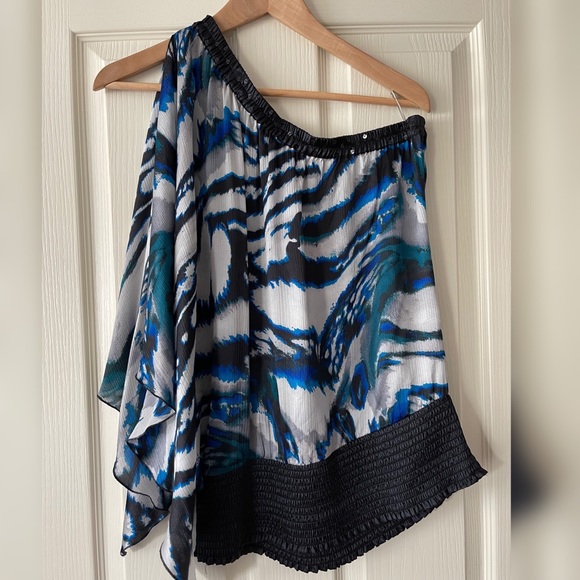 Bebe off the shoulder blouse. XS. Black/blue/grey - Picture 2 of 2